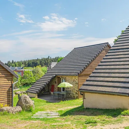 Village De Gites Les Chalets De L'Aubrac Aumont-Aubrac Exterior photo